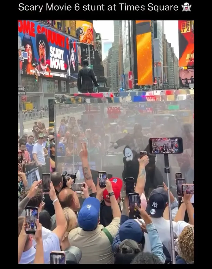 A clip of the Scary Movie Ghostface stunt in Times Square, with the crowd filming on their phones